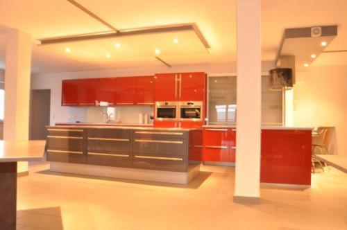 Inwest Hotel Garni Крайлсхайм Екстериор снимка