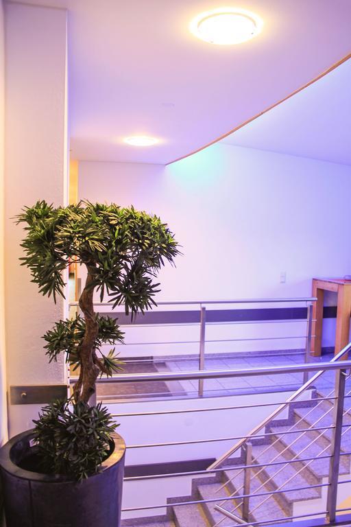 Inwest Hotel Garni Крайлсхайм Екстериор снимка