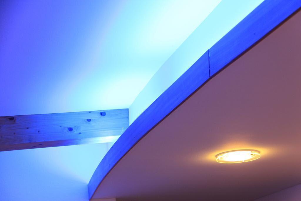 Inwest Hotel Garni Крайлсхайм Екстериор снимка